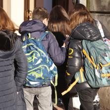 Užas u Mirijevu: Devojčica donela nož u školu i pretila vršnjacima, oglasili su se zabrinuti roditelji