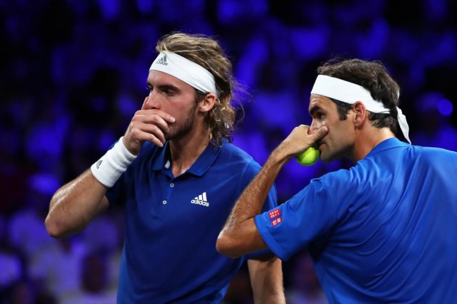 Cicipas srušio Federera za plasman u finale u Londonu!