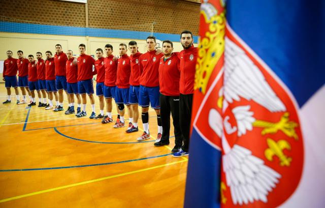 Nevidljivi golmani, anemična odbrana, debakl Srbije!