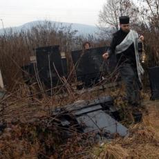 VANDALIZAM U NOVOM PAZARU: Oštećeno nekoliko spomenika na pravoslavnom groblju