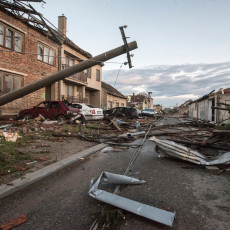 PROGLAŠENO VANREDNO STANJE! Tornado opustošio Češku, novi snimci apokalipse - poznato i kolika je bila snaga (VIDEO)