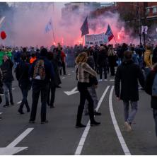 VANREDNO STANJE U HAGU, VOJSKA NA ULICAMA: Demonstranti probijaju policijske koridore - Ubijate nas, to neće proći