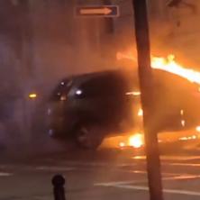 VATRA GUTA AUTOMOBIL U CENTRU BEOGRADA: Dramatična scena, plamen je BUKNUO odjednom! (VIDEO)