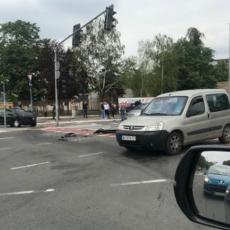 VATROGASCI VADILI POVREĐENE: Težak sudar na Novom Beogradu! Tri osobe u Urgentnom! (FOTO)