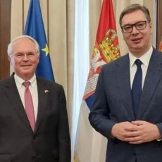 VAŽAN SASTANAK NA ANDRIĆEVOM VENCU: Predsednik Vučić sutra sa ambasadorom Hilom