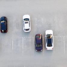 VEĆINA VOZAČA OVO NE RADI, A TREBALO BI: Prilikom parkiranja vozila jedna stvar vam posebno remeti koncentraciju, evo i koja
