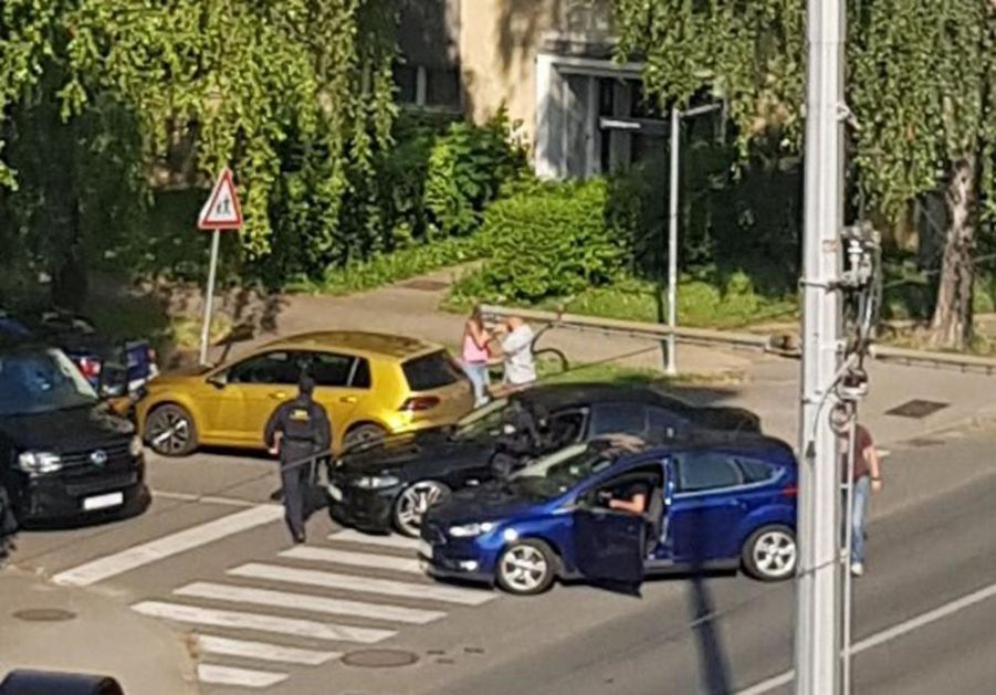 VELIKA AKCIJA U ZAGREBU: Specijalci sa fantomkama presreli kola i izvukli vozača, žena vrištala! (FOTO)