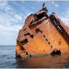VELIKA TRAGEDIJA: Prevrnuo se brod, ima poginulih, a za nekima se još traga (FOTO)