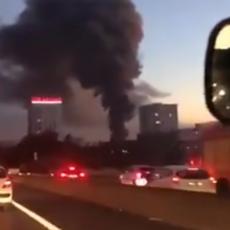 VELIKI POŽAR PARALISAO POLA GRADA: Crni dim se nadvio nad Lionom, vatrogasci JURE U AKCIJU (FOTO/VIDEO)