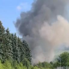 VELIKI POŽAR U RAJLOVCU: Oblak dima pokrio je celo Sarajevo (VIDEO)