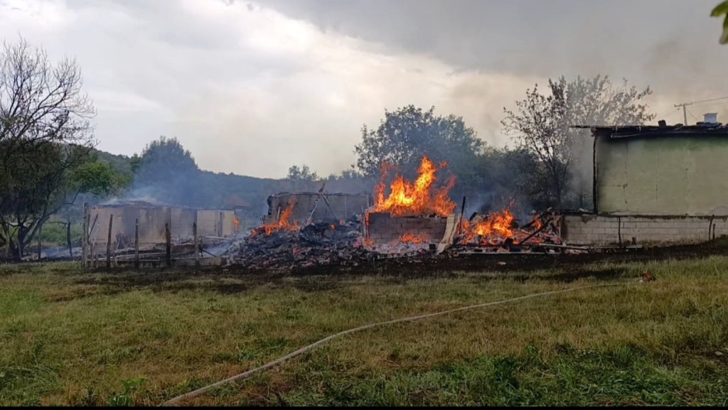 VELIKI POŽAR U SELU LOZNAC- PORODICI MANČIĆ IZGORELA CELOKUPNA IMOVINA