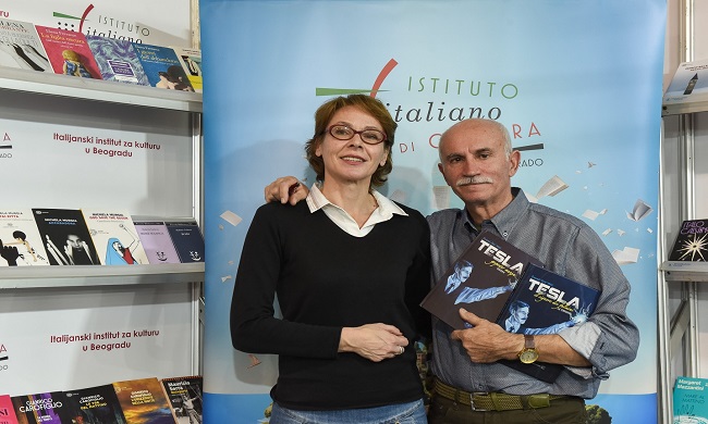 VELIKO INTERESOVANjE ZA TESLU U STRIPU: Priručnik za solo pevanje i knjigu Ane Juričić na Sajmu knjiga