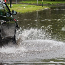 VELIKO NEVREME POGODILO TIVAT: Poplavljene saobraćajnice, naneta materijalna šteta na automobilima i objektima (FOTO)