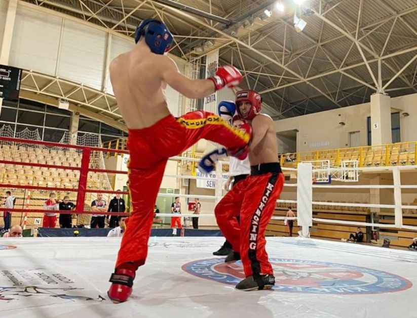 VELIKO PRIZNANJE ZA NAJBOLJE U SRBIJI: Predsednik svetske kik boks federacije posetio klub iz Batajnice!