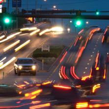 VEOMA OPASNA SITUACIJA: Da li i vama smetaju prejaka stop svetla na novim automobilima?
