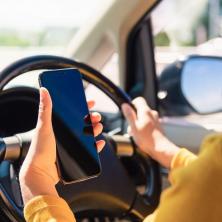 VEOMA RIZIČNO: Mladi vozači često prave ove greške, jako su OPASNE I KAŽNJIVE