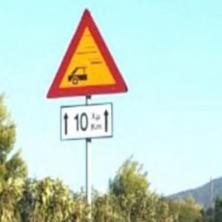 VEROVATNO NISTE ČULI ZA NJEGA: Ako putujete u GRČKU, obratite pažnju na ovaj saobraćajni znak