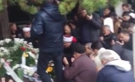 (VIDEO) BUGOJNO ZAVIJENO U CRNO: Tuga i suze na poslednjem ispraćaju Selme Agić 