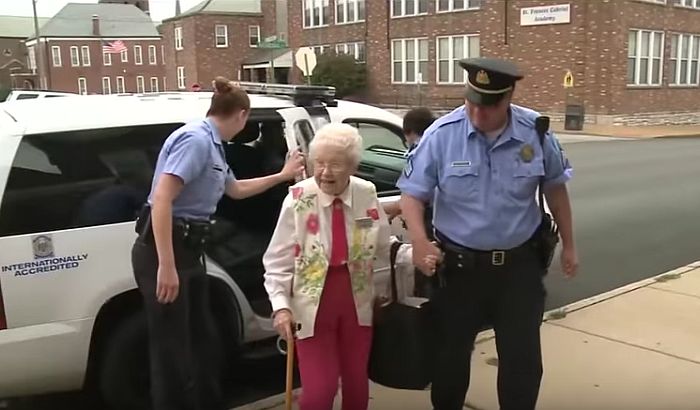 VIDEO: Baka želela da bude uhapšena, policija joj ispunila želju