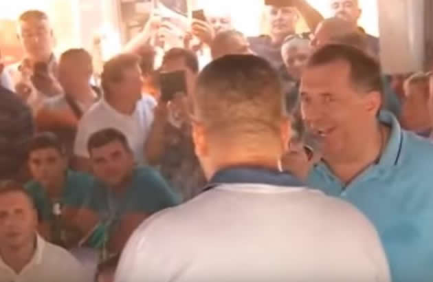 (VIDEO) DODIK ODUVAO KONKURENCIJU NA KOCICEVOM ZBORU Predsednik Srpske zapevao Pukni zoro pa i zaplakao