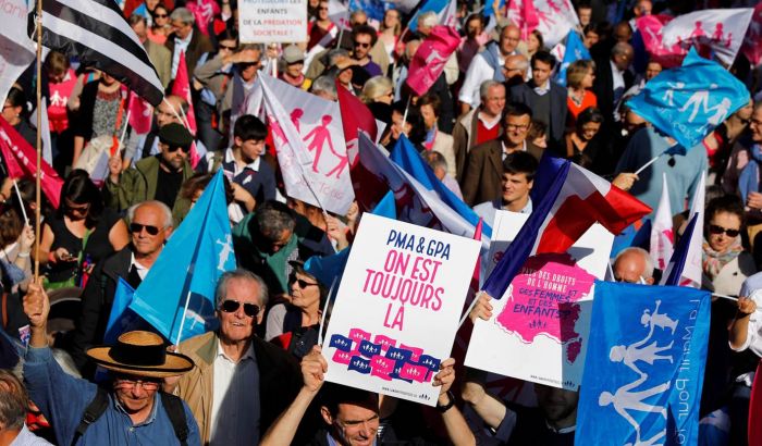 VIDEO: Desetine hiljada Francuza protestovalo protiv istopolnih brakova 