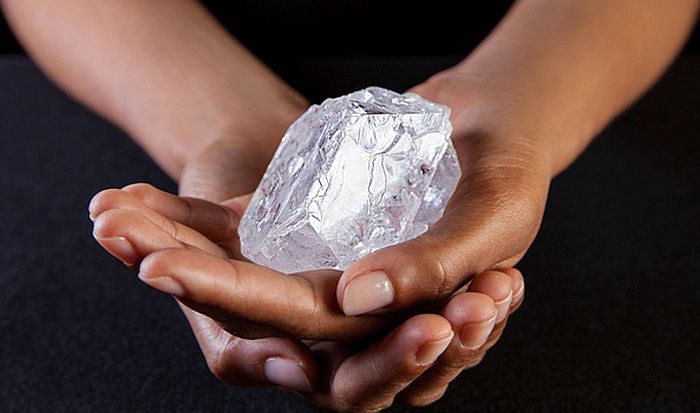 VIDEO: Dijamant veličine teniske loptice prodat za 53 miliona dolara