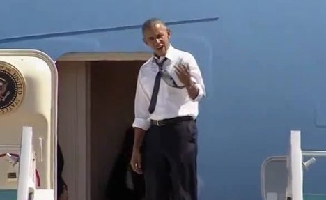(VIDEO) EVO KAKO JE KLINTON IZNERVIRAO OBAMU: Predsednik SAD je bio čak prinuđen da izađe iz aviona!
