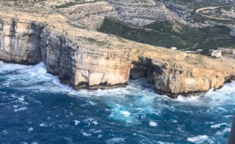 (VIDEO, FOTO) BIO JE ATRAKCIJA MNOGIH FILMOVA SADA JE NESTAO: Malta ostala bez azurnog prozora! 