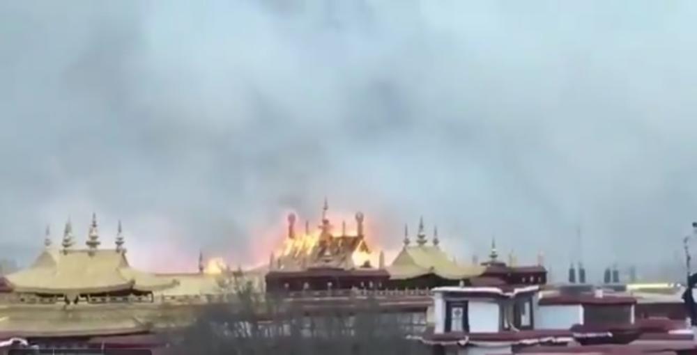 (VIDEO) GORI SVETINJA STARA 1.000 GODINA: Ogroman požar zahvatio najpoznatiji manastr na Tibetu