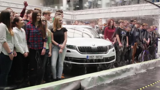 VIDEO: Ginisov rekord - Škoda Kodiaq i 275 ljudi u velikom mehuru