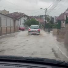 (VIDEO) Haos na ulicama Beograda: Snažno nevreme praćeno pljuskovima i grmljavinom obrušilo se na prestonicu