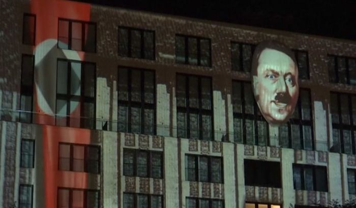 VIDEO: Hitler prevrće očima na prolaznike u Berlinu