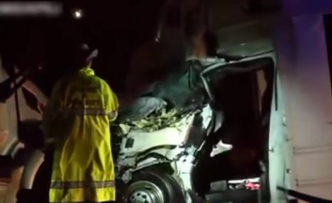 (VIDEO) KAMION ULETEO U AUTOBUS SA ČIRLIDERSICAMA: Jedna žena mrtva, sedam devojčica povređeno