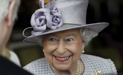 (VIDEO) KRALJICA ELIZABETA SLAVI ROĐENDAN: Najdugovečnija britanska vladarka napunila 91. godinu