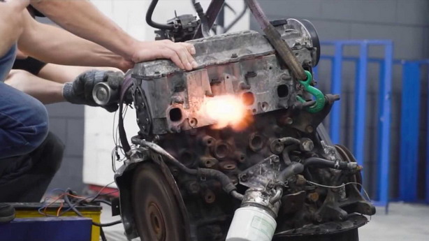 VIDEO: Kada Rusi konvertuju Toyotin dizelaš u benzinski motor
