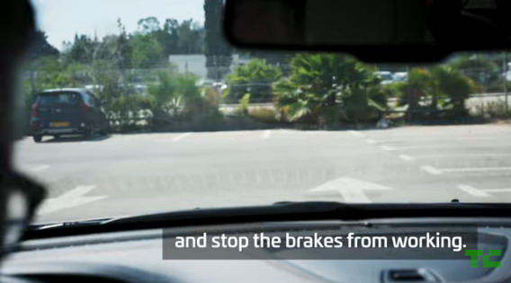 VIDEO: Kako je voziti hakovani automobil? Jezivo!