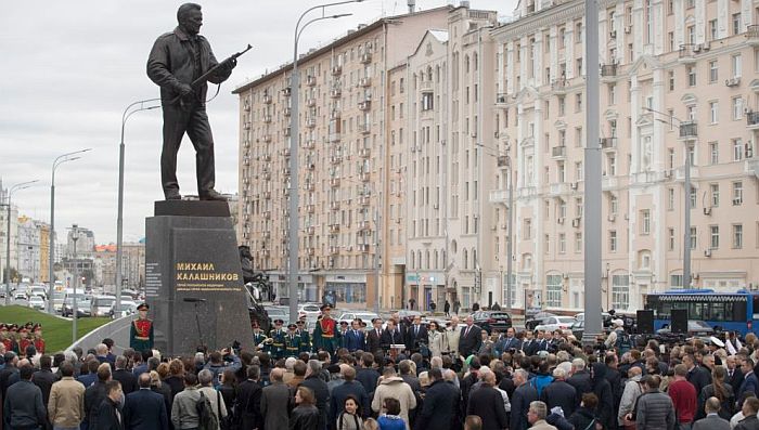 VIDEO: Kalašnjikov dobio spomenik u Moskvi