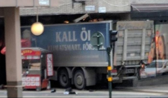 VIDEO: Kamion uleteo među ljude u Stokholmu, raste broj žrtava