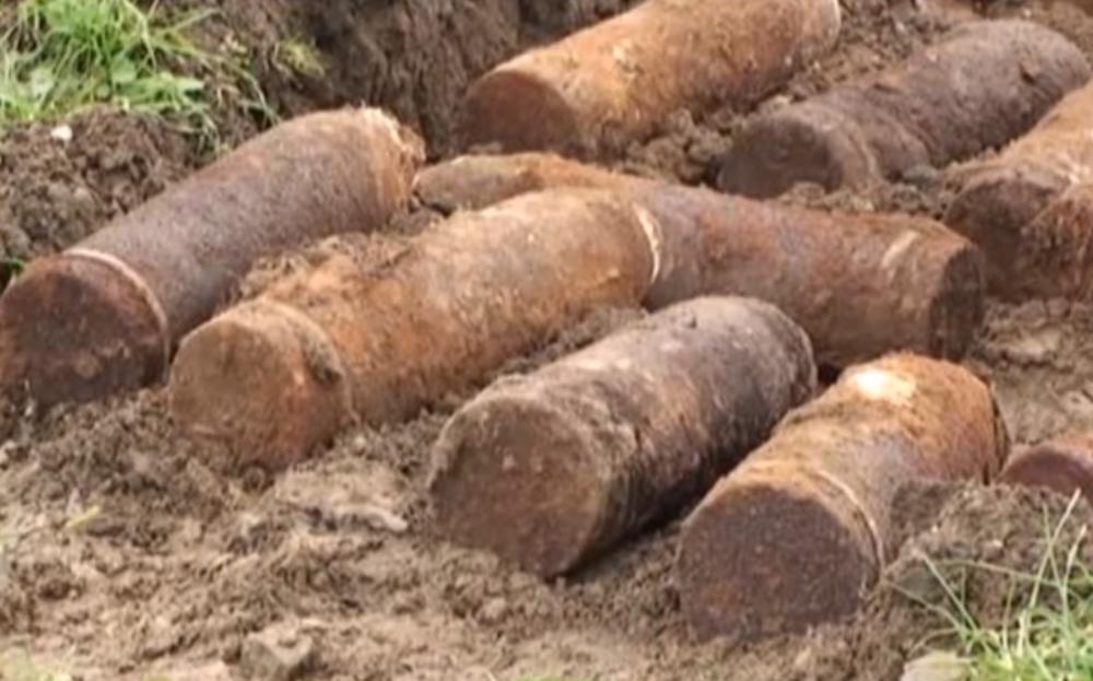 (VIDEO) MAKEDONAC PRAVIO KUĆU, PA SE SLEDIO ZBOG ONOG ŠTO JE NAŠAO: 30 granata koje mogu da eksplodiraju svakog trena zakopano pod zemljom!