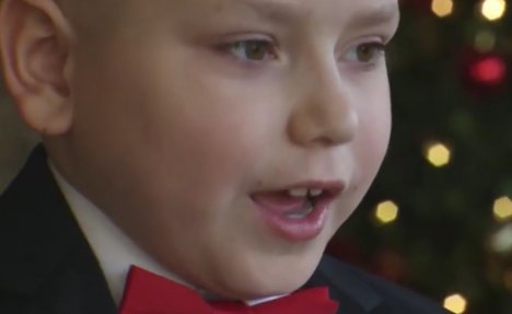 (VIDEO) MALENI MUZIČKI GENIJALAC: Ovo je bio najlepši dan dečaka (7) obolelog od leukemije!