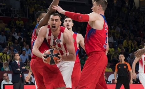 (VIDEO) MILUTINOV ZA KURIR: Srpski košarkaš otkrio kako je Olimpijakos napravio veliki preokret