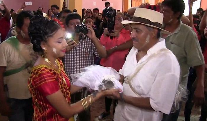 VIDEO: Meksički gradonačelnik oženio krokodila