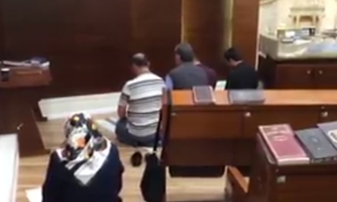VIDEO: Muslimani se greškom molili u sinagogi