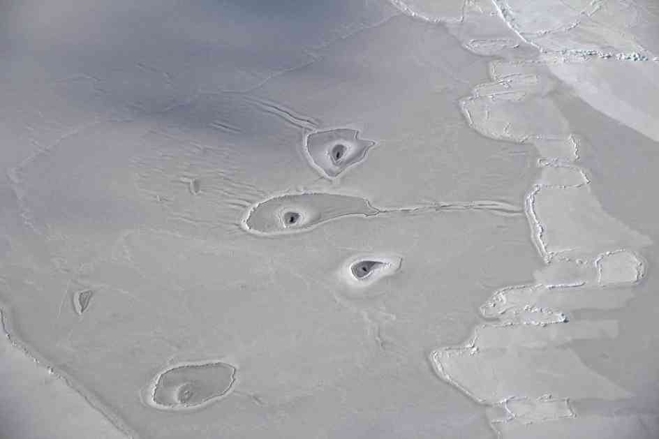 (VIDEO) NIKO NE ZNA ŠTA JE OVO: NASA snimila misteriozne kratere u ledu, stručnjaci potpuno zbunjeni!