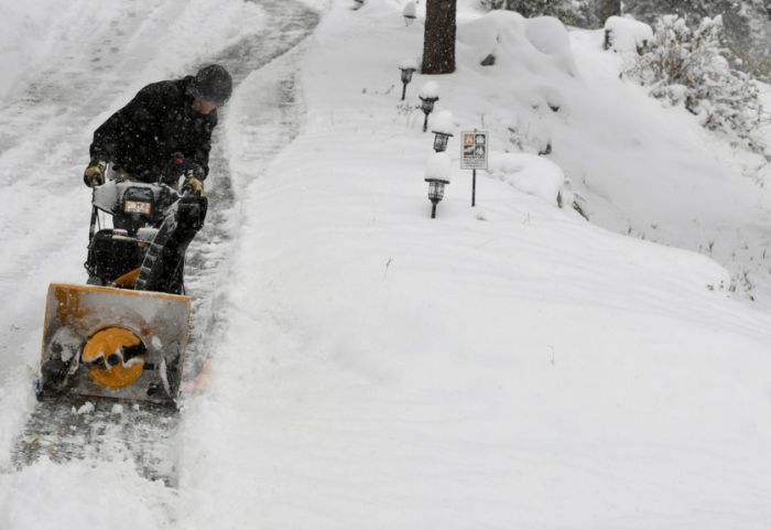 VIDEO: Nagli pad temperature u delovima SAD, zbog snega zatvoreni putevi