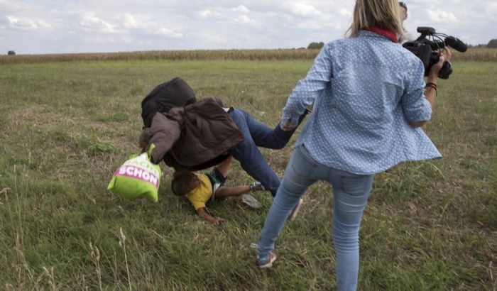 VIDEO: Nagrađena snimateljka koja je šutala izbeglice u Mađarskoj