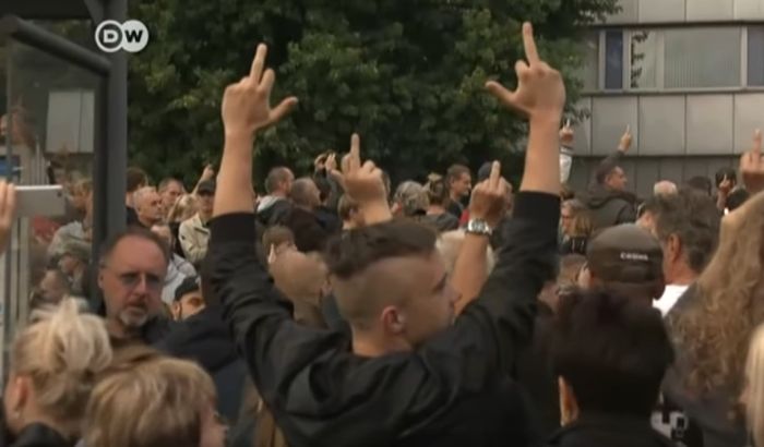 VIDEO: Nakon protesta desničara, gradonačelnica Kemnica uverava da je grad bezbedan za strance