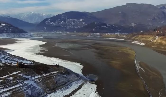 VIDEO: Nestalo skoro celo Jablaničko jezero