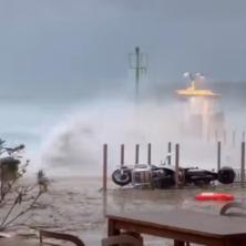 (VIDEO) Nevreme u komšiluku napravilo haos: Ima teško povređenih! Počupana stabla, nasukani brodovi