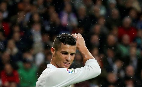 (VIDEO) OVO SE GRANIČI SA LUDOŠĆU: Ronaldo tražio da se poništi gol Reala jer ga nije on postigao!?